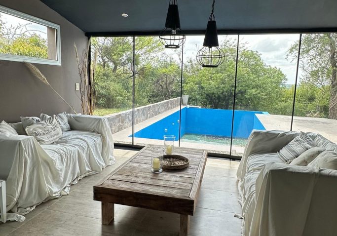 8b90d274-5cf9-4cb2-85d0-a89ca50ef509