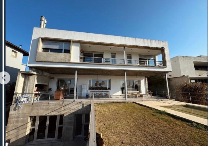 CASA DE ATRAS
