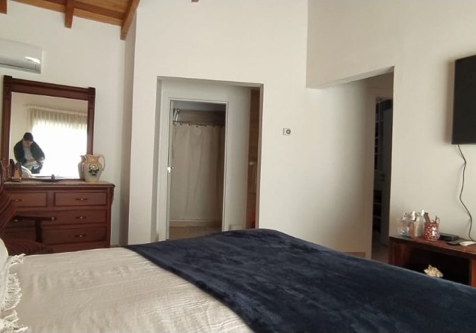 b6a7934d-6974-4b13-ae20-8de3c6620d9d